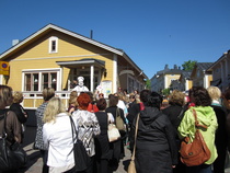 Seuratkaa tätä kylttiä..!